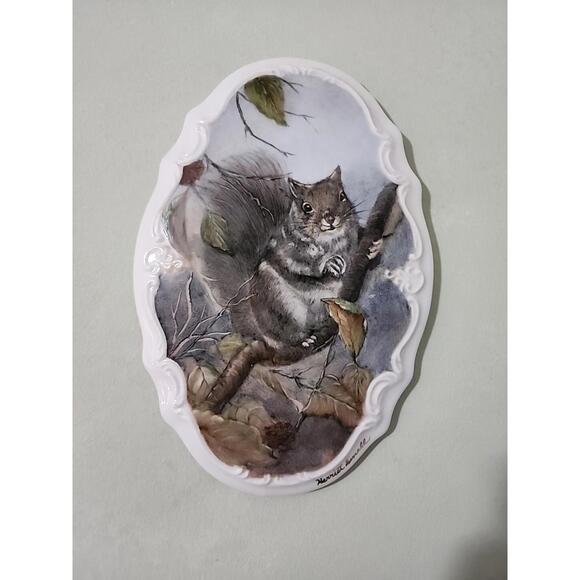 Squirrel Filigree Boarder Porcelain wall Decor Plaque Hand Painted Fine ART - Picture 3 of 5